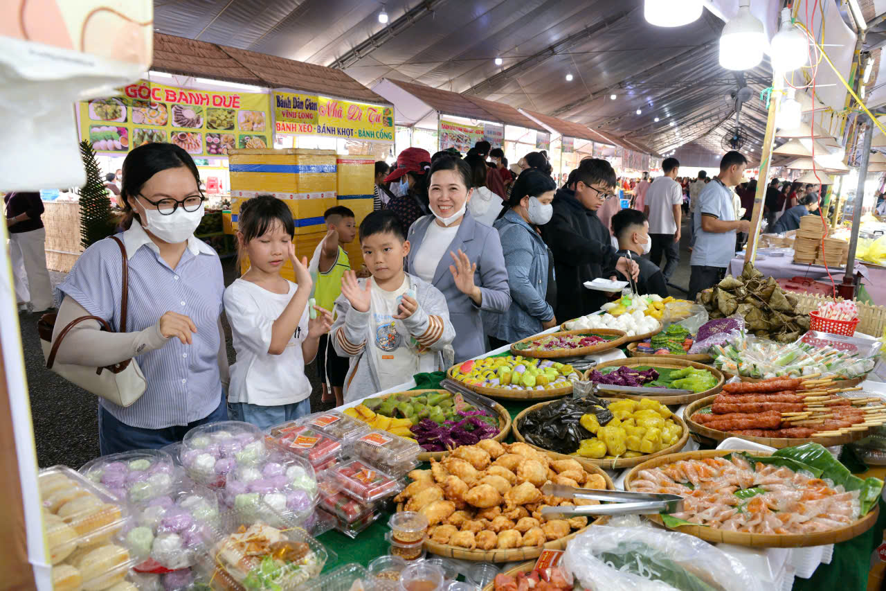Rất nhiều loại bánh ngon - tham gia lễ hội năm nay... Ảnh: CTV
