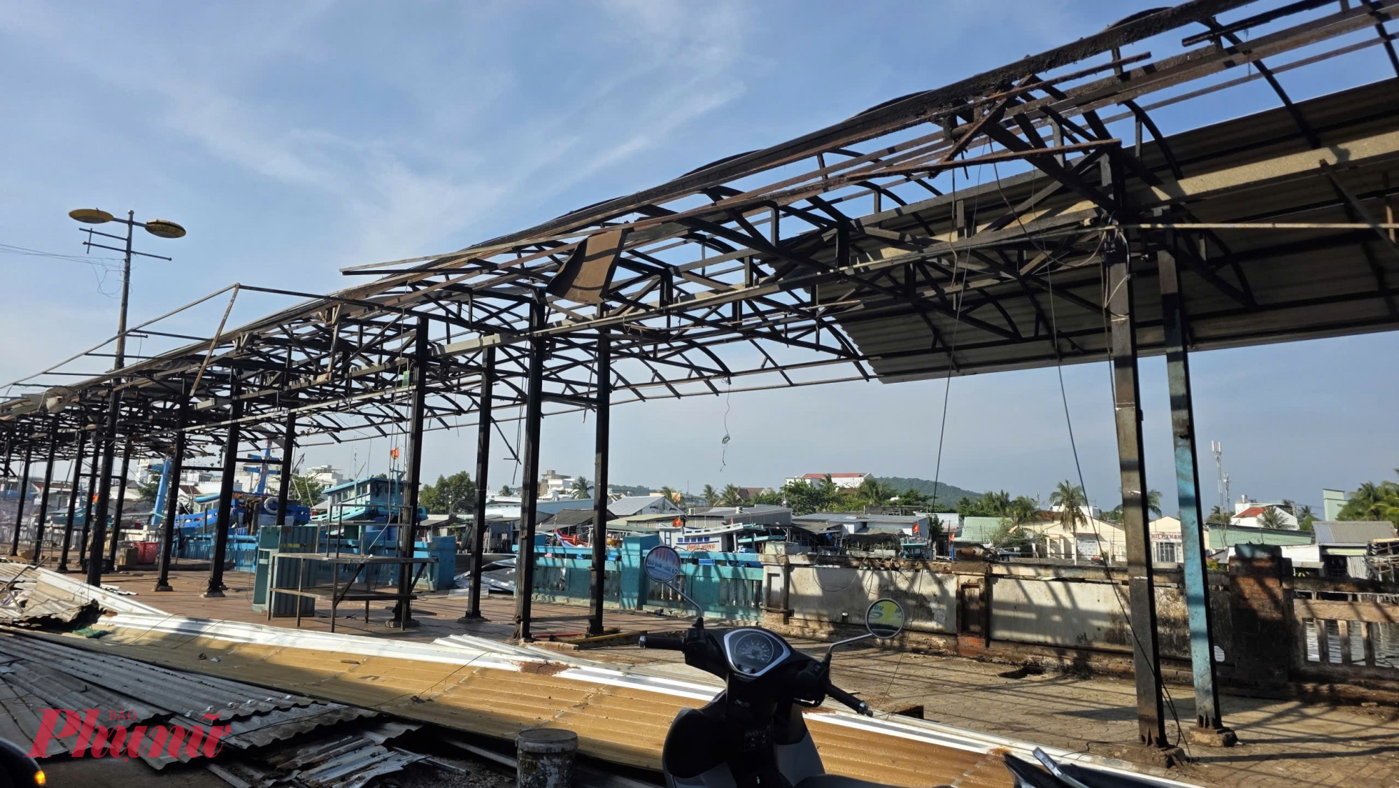 Chợ đêm Phú Quốc đang tháo dỡ từng phần - Ảnh Phú Hữu