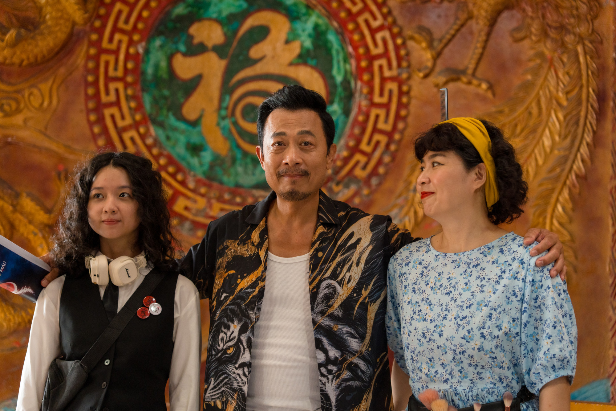 Gia đình của đạo diễn Tâm OK trên phim gồm nghệ sĩ Vân Sơn, Lê Khánh và diễn viên Lâm Thanh Mỹ