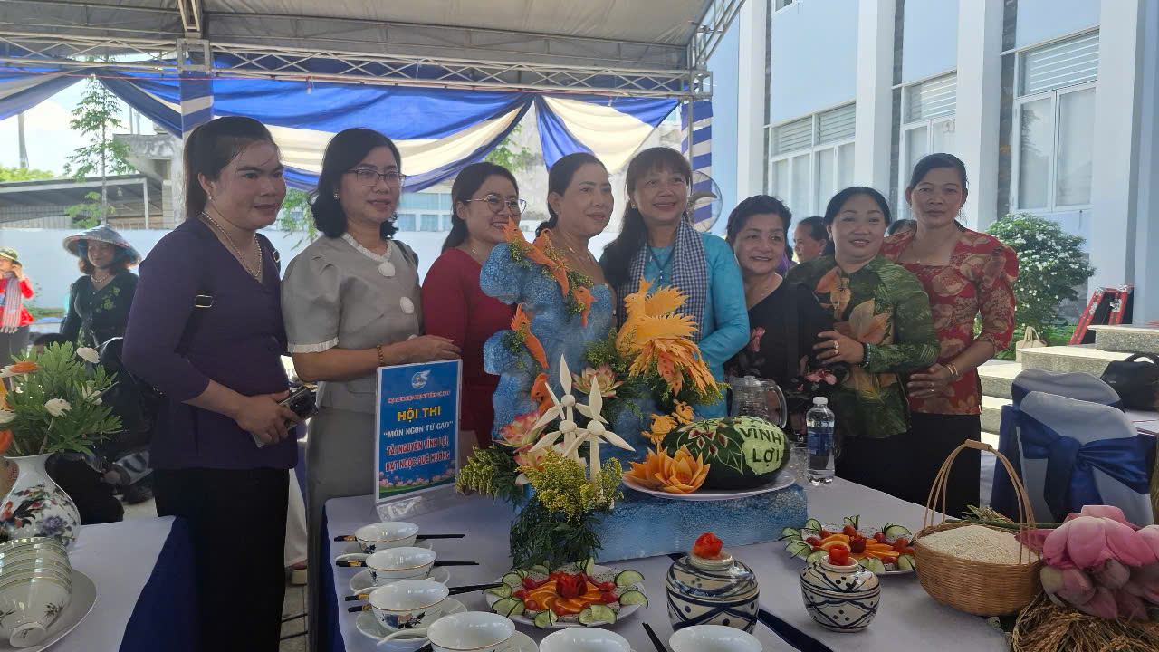 Chị em phụ nữ đội Vĩnh Lợi tham gia hội thi... Ảnh: CTV