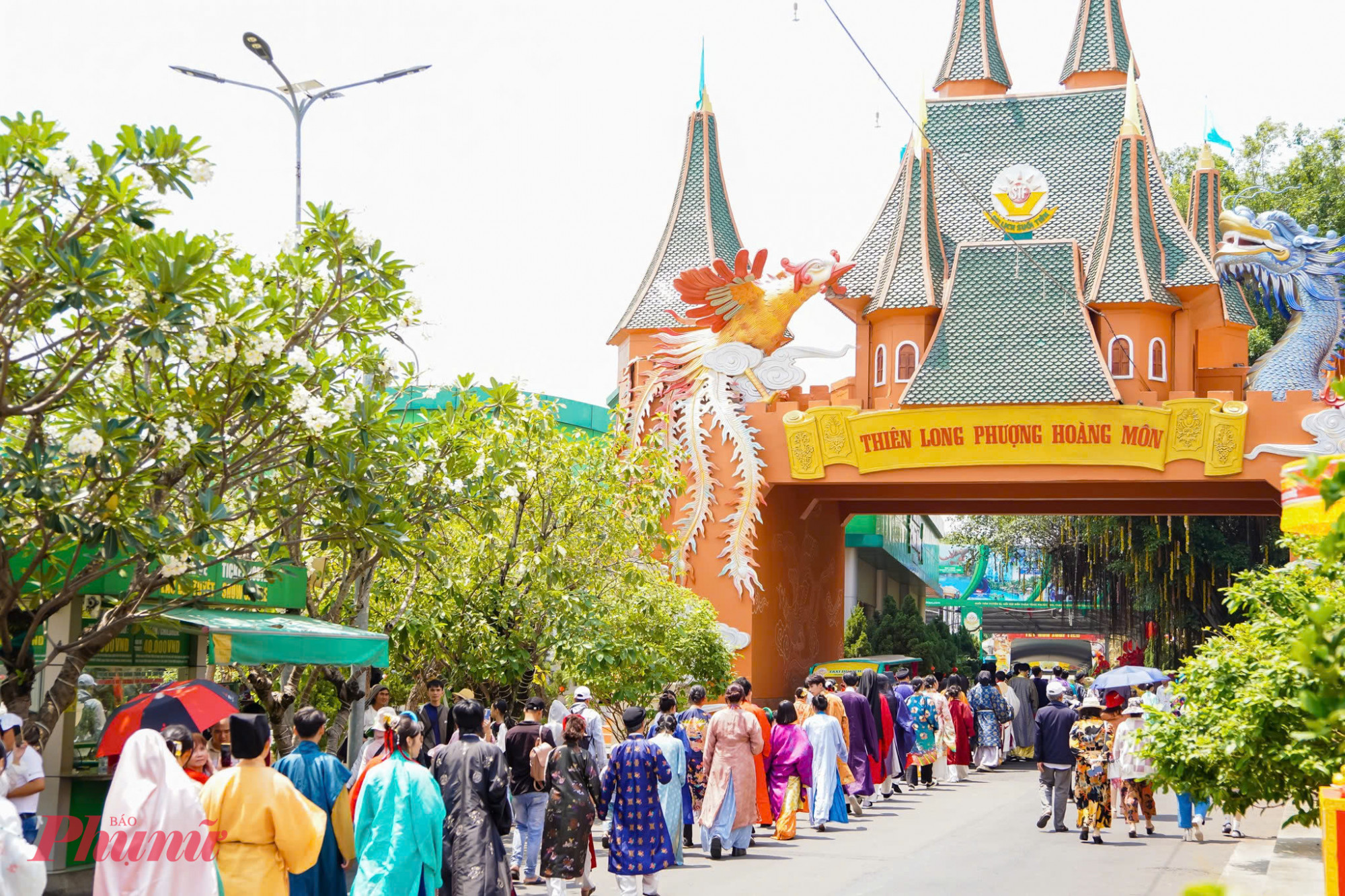 KDL Văn hoá Suối Tiên ghi nhận đông đảo người dân, du khách trải nghiệm ngày đầu nghỉ Lễ Giỗ Tổ Hùng Vương. 