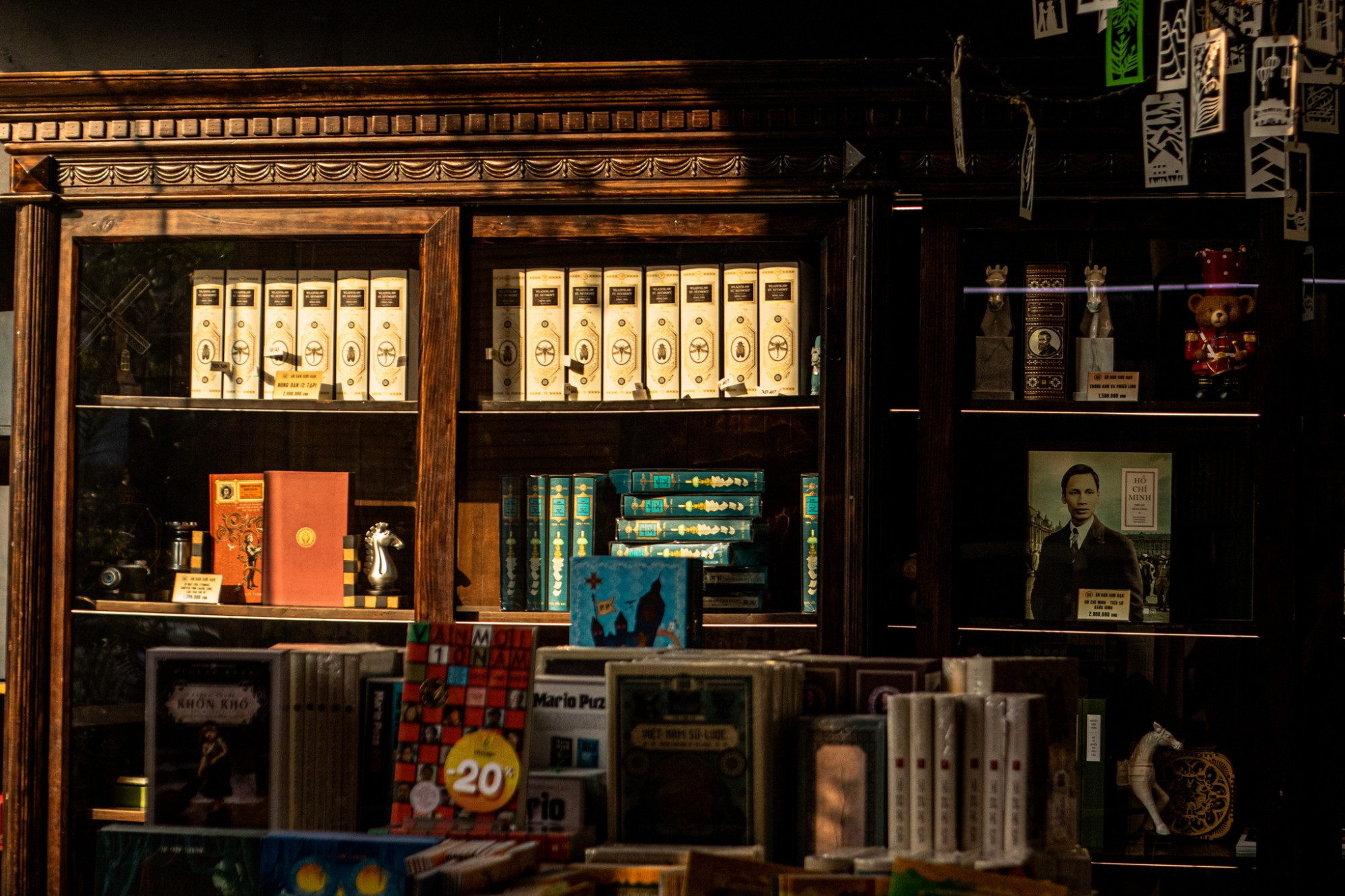 Nhà sách Cá Chép thuộc sở hữu của Đông A - đơn vị này cho hay sau khi ngừng hoạt động, không gian sẽ được cải tạo, phục vụ hoạt động khác cũng của ngành xuất bản