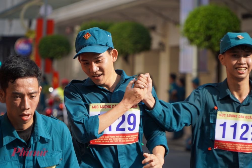 12. Những gương mặt rạng rỡ xen lẫn mệt nhoài sau hành trình thi đấu đầy nỗ lực.