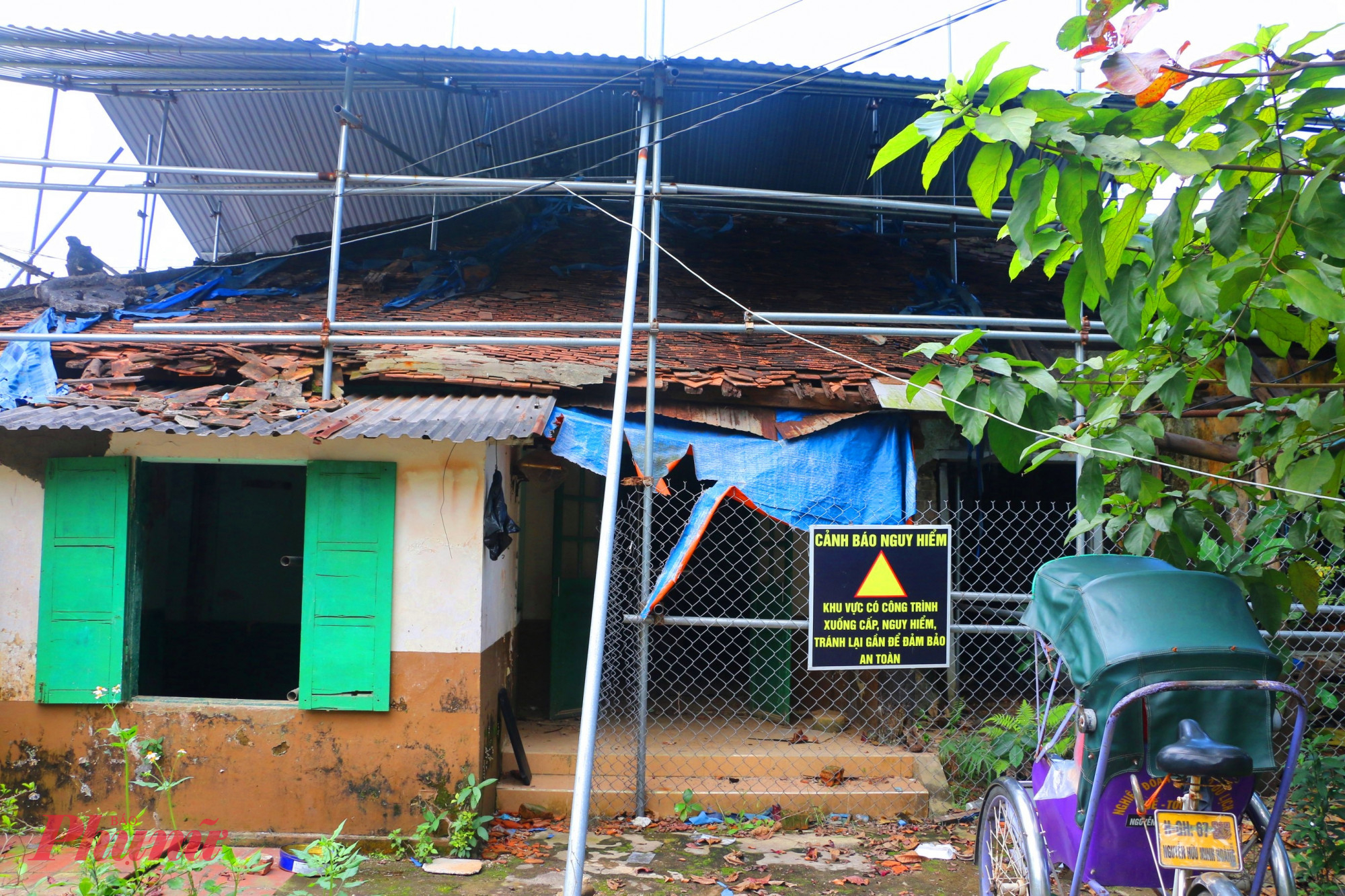 Di tích Khâm Thiên Giám triều Nguyễn hiện nay đóng tại 82 Hàn Thuyên, cách Phủ Phụ Chính không xa. Công trình di tích này đã xuống cấp nghiêm trọng trong một thời gian dài