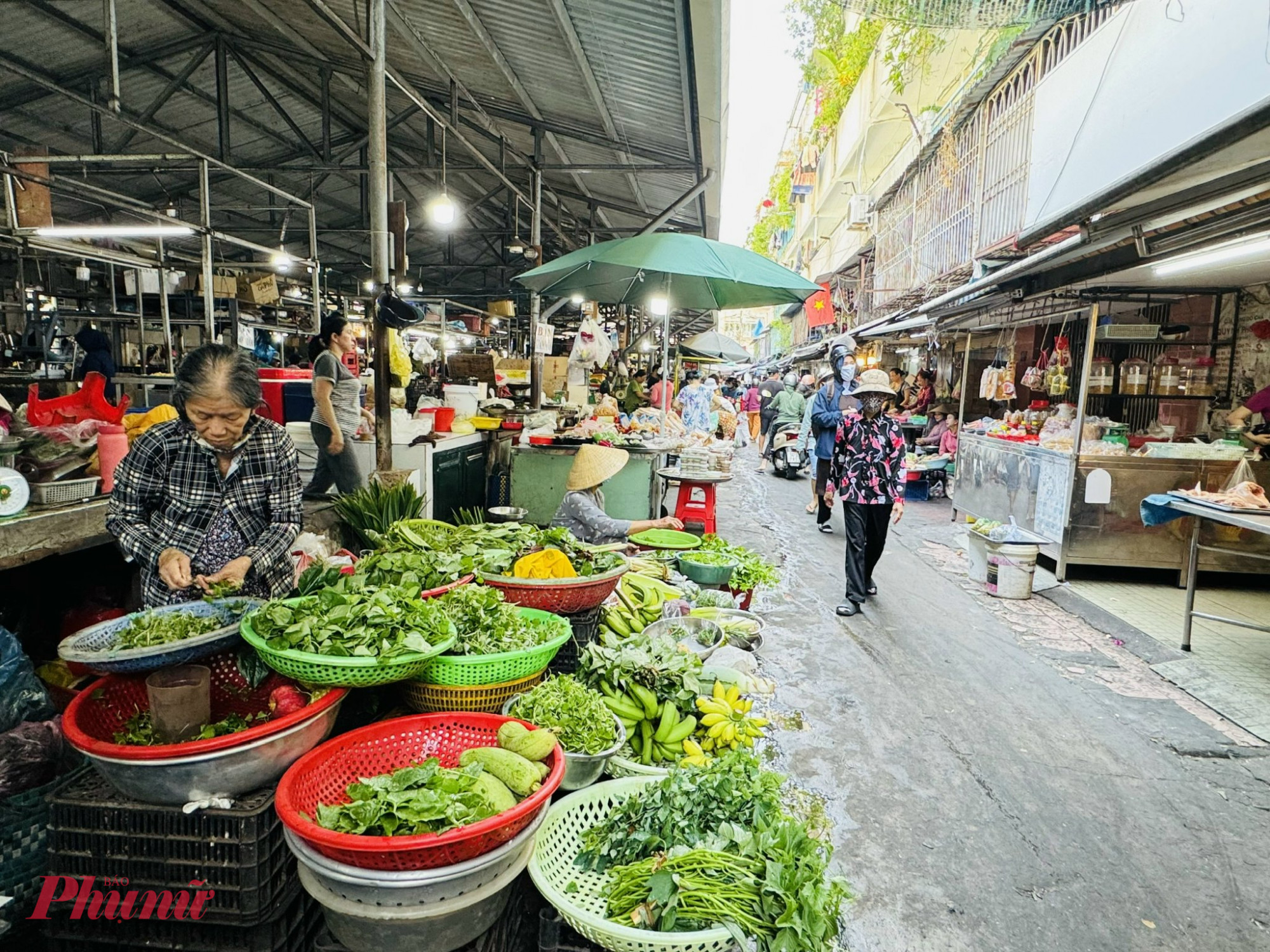 Ghi nhận tại chợ Thanh Đa, phường Thanh Đa, TPHCM trong sáng ngày 27/4, lượng khách ghé chợ khá vắng 