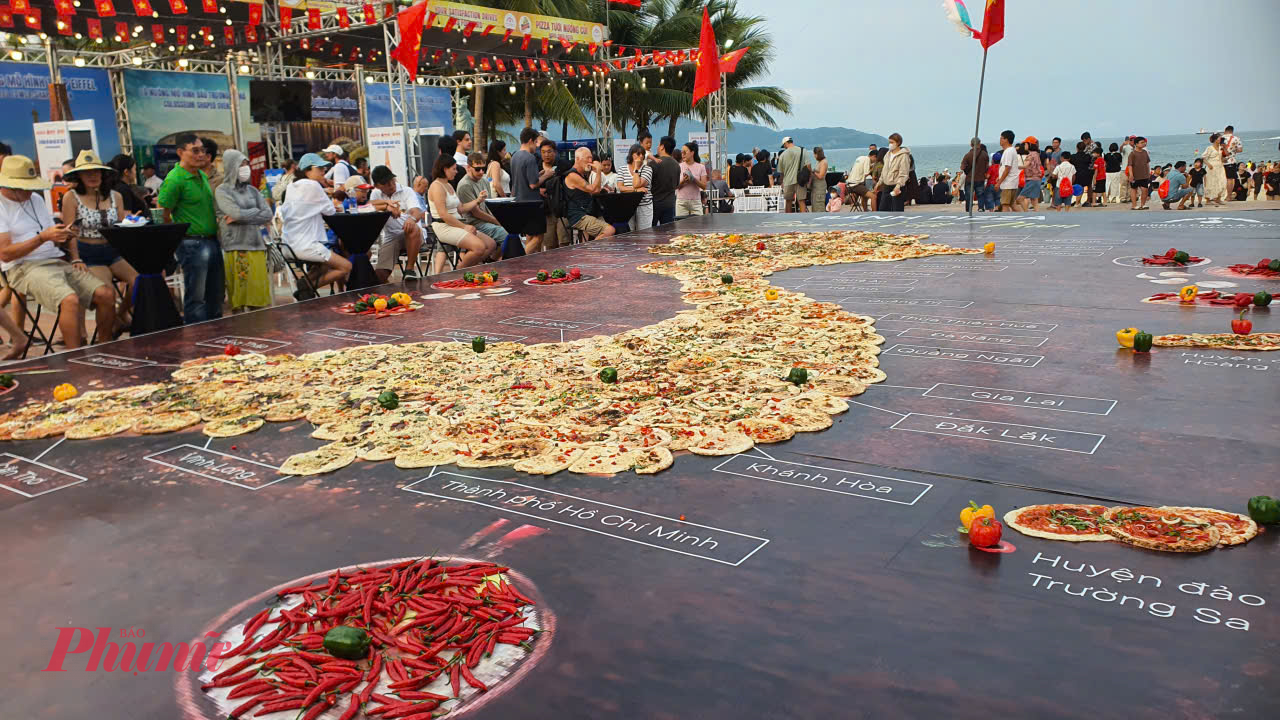 Lễ hội Pizza Đà Nẵng ấn tượng với màn ra mắt hình bản đồ Việt Nam bằng pizza.
