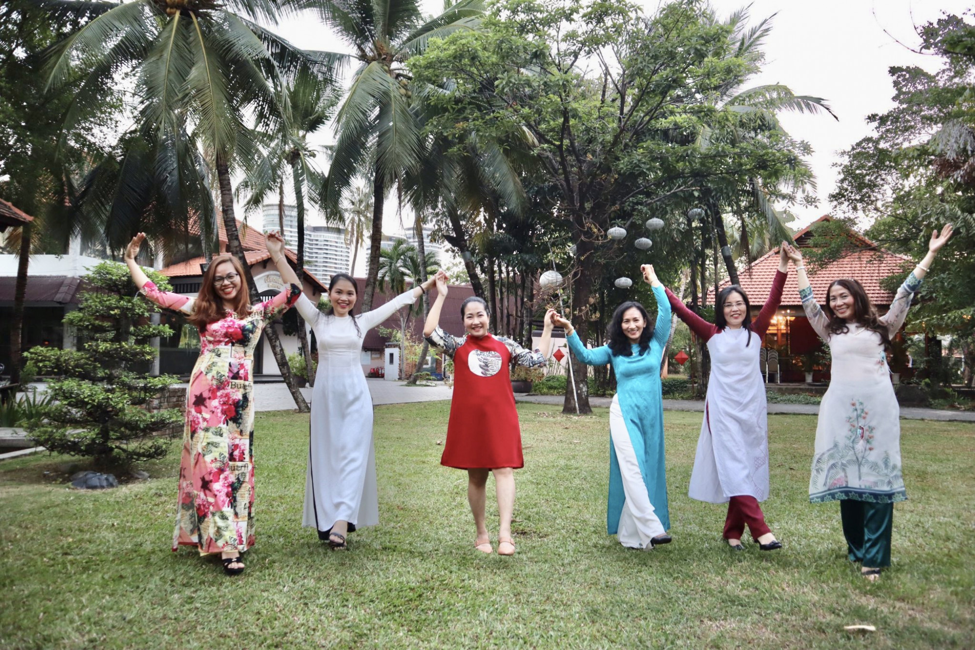 Nguyên tắc chụp ảnh để tình bạn được bền lâu: có xấu thì phải xấu đều,  có đẹp thì phải đẹp đều (ảnh: tác giả cung cấp)