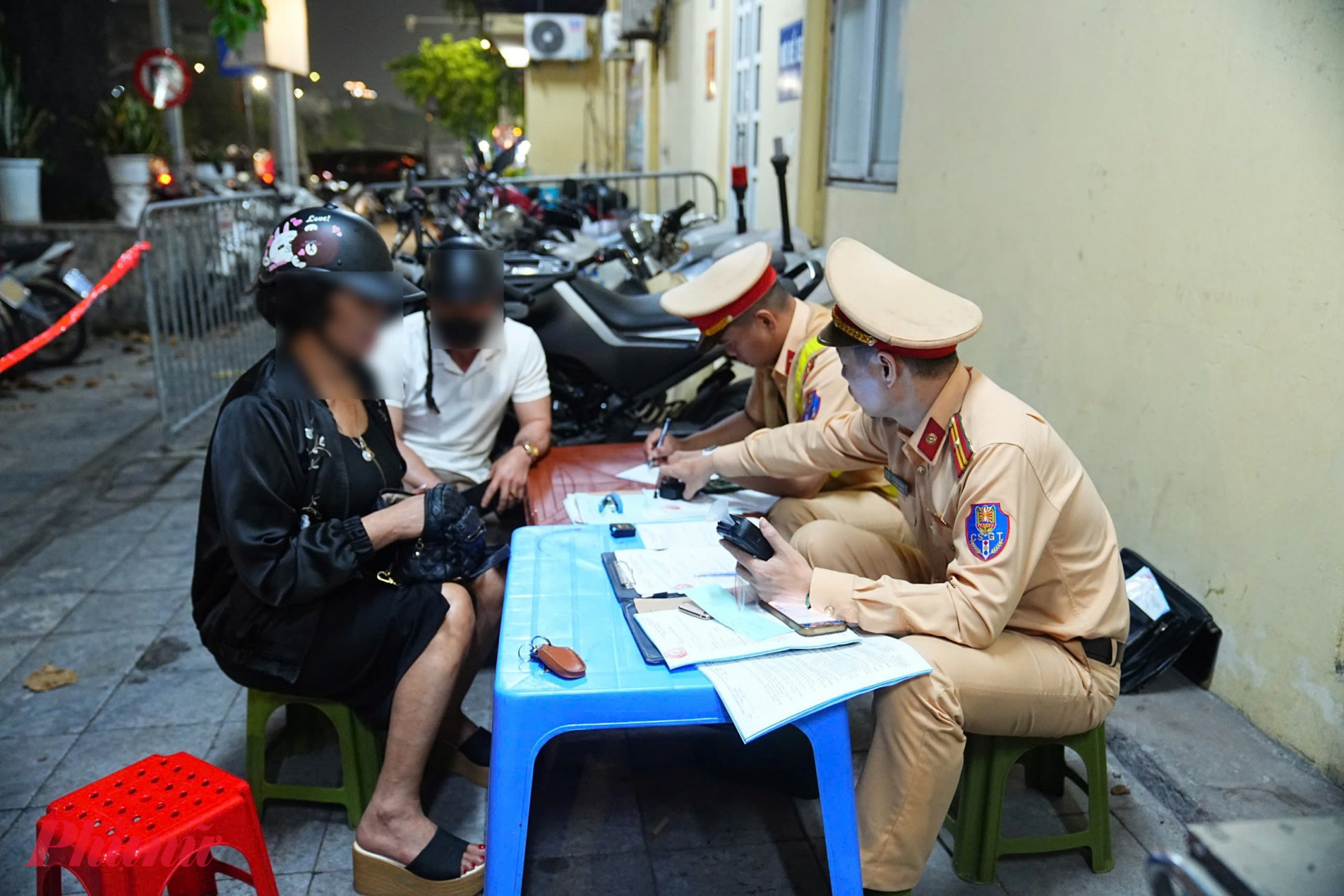 Lúc 20g44, bà N.T.N chạy xe trong tình trạng không tỉnh táo, CSGT ngay lập tức phối hợp dừng xe tài xế N.