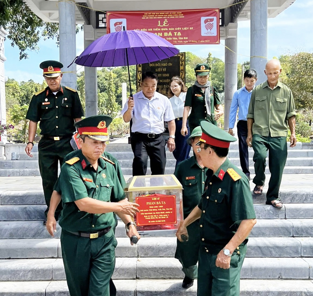 Văn phòng  Cơ quan  đại diện  phía Nam,  Hội Hỗ trợ  gia đình liệt sĩ Việt Nam  hỗ trợ đưa  hài cốt liệt sĩ  Phan Bá Tạ về với quê hương