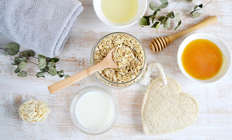 Kỳ nghỉ lễ 30/4 là thời gian tuyệt vời cho những chuyến đi rừng xuống biển. Thế nhưng, nắng gắt có thể khiến làn da bạn bỏng rát, tổn thương nghiêm trọng. Đừng quá lo lắng, hãy tận dụng ngay những vị cứu tinh sẵn có trong căn bếp homestay để hạ nhiệt và phục hồi da cấp tốc.