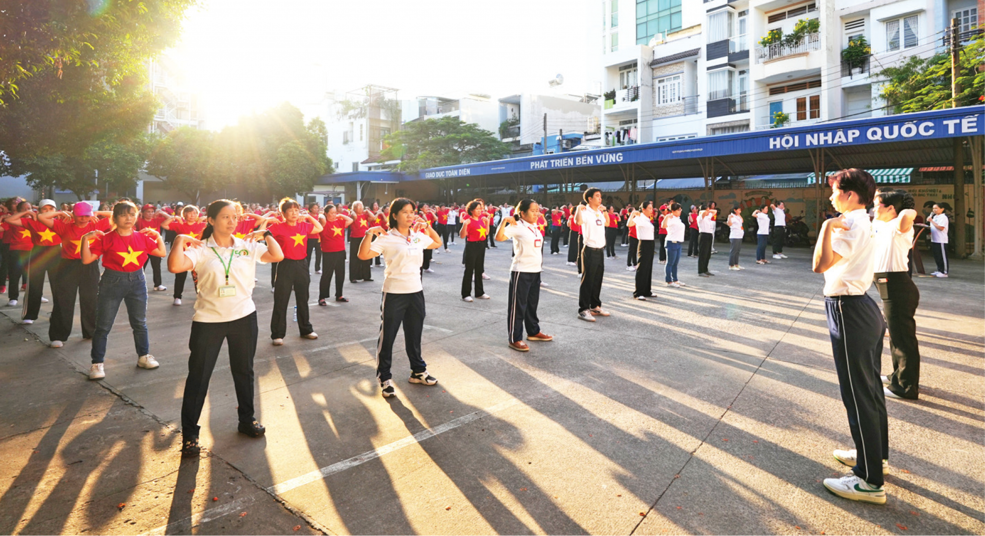 Người dân phường Tân Sơn Hòa đồng diễn thể dục dưỡng sinh trong lễ ra mắt mô hình  “Chung tay xây dựng phường Tân Sơn Hòa hạnh phúc” ngày 1/12/2025