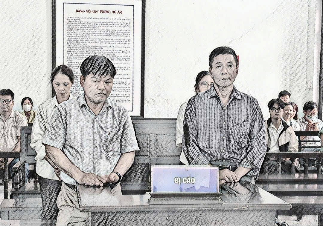 Ông Đức (bên phải) và các đồng phạm tại phiên tòa 