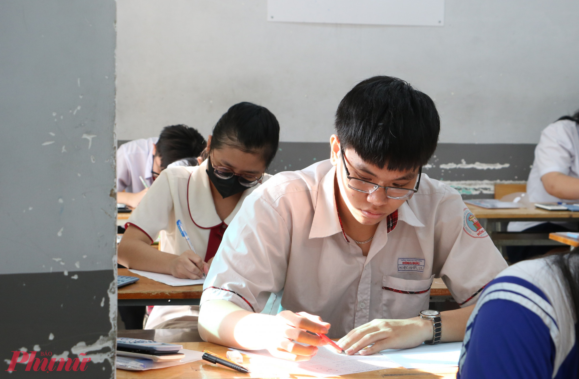 Thí sinh tham dự kỳ thi tốt nghiệp THPT năm 2025 tại TPHCM - Ảnh: Trang Thư