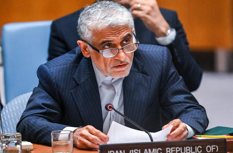 Đại diện của Iran tại Liên Hợp Quốc, Amir Saeid Iravani, phát biểu trong cuộc họp của Hội đồng Bảo an Liên Hợp Quốc về xung đột Israel-Iran tại trụ sở Liên Hợp Quốc ở New York vào ngày 20 tháng 6 năm 2025. (Ảnh: AFP)