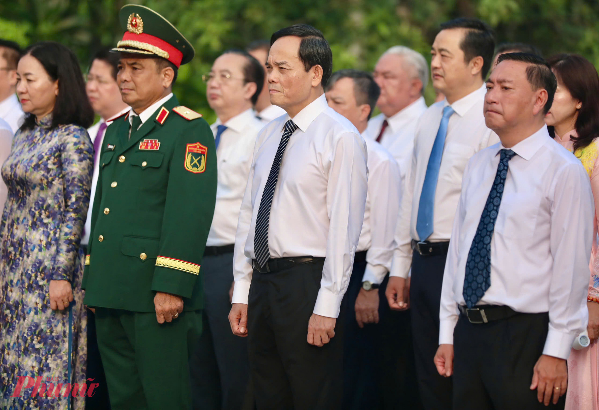 Đoàn đại biểu đến viếng Nghĩa trang Liệt sĩ TPHCM - Ảnh: Thanh Tâm