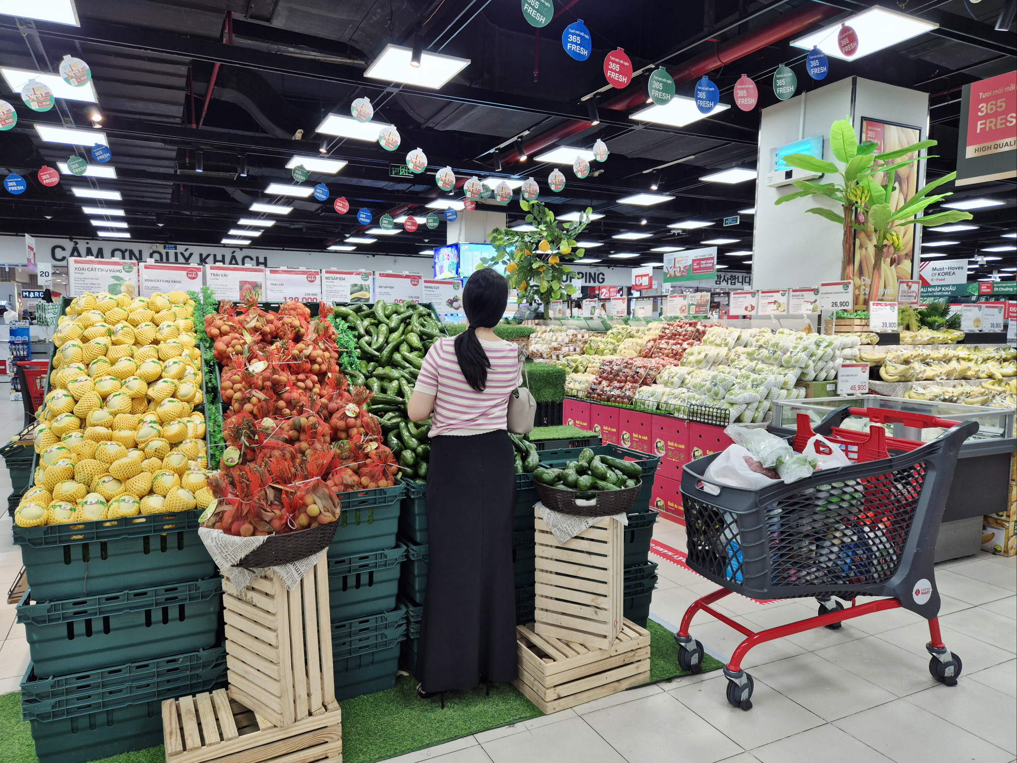 Thực phẩm tươi sống vẫn là ưu tiên hàng đầu của người tiêu dùng - Ảnh: LOTTE MART
