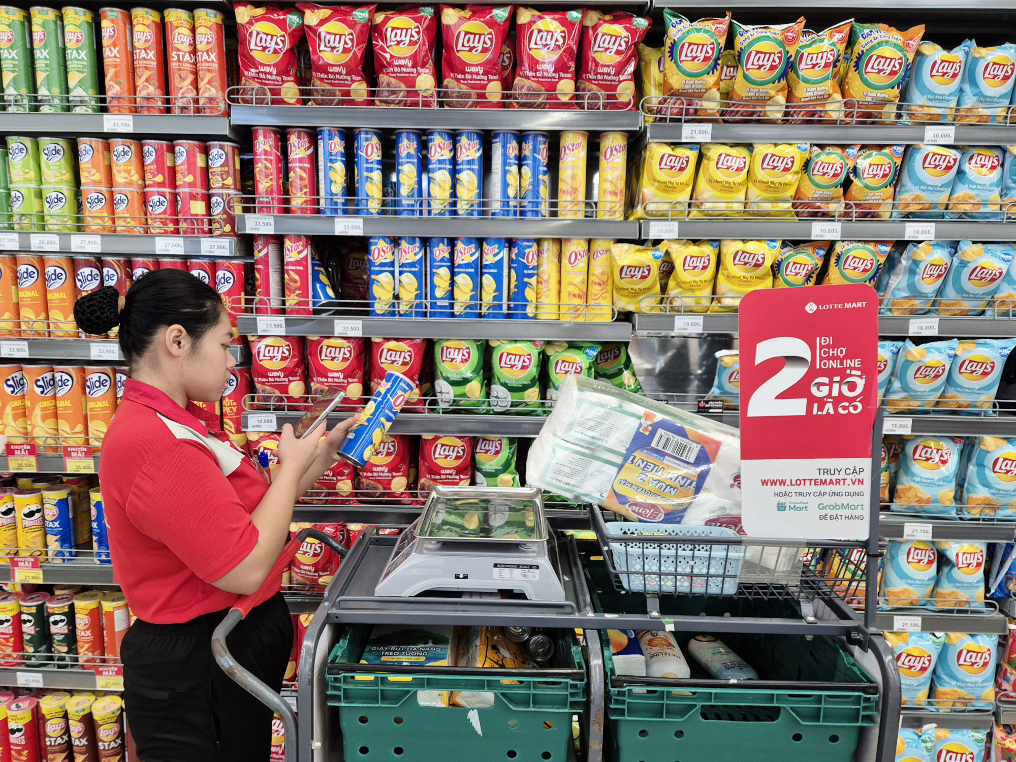 Ứng dụng đi chợ trực tuyến giúp người tiêu dùng tiết kiệm thời gian mua sắm - Ảnh: LOTTE MART