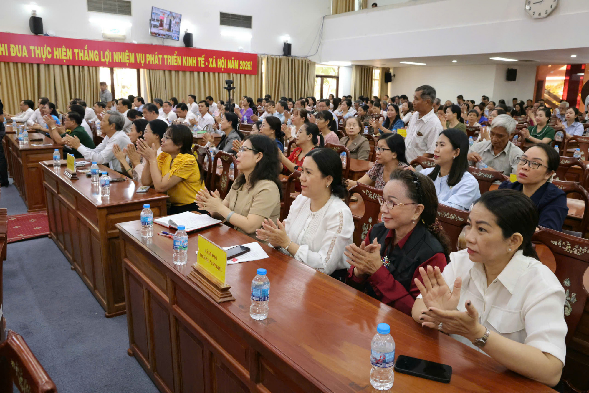 Các cử tri tham dự hội nghị... Ảnh: Trung Phạm