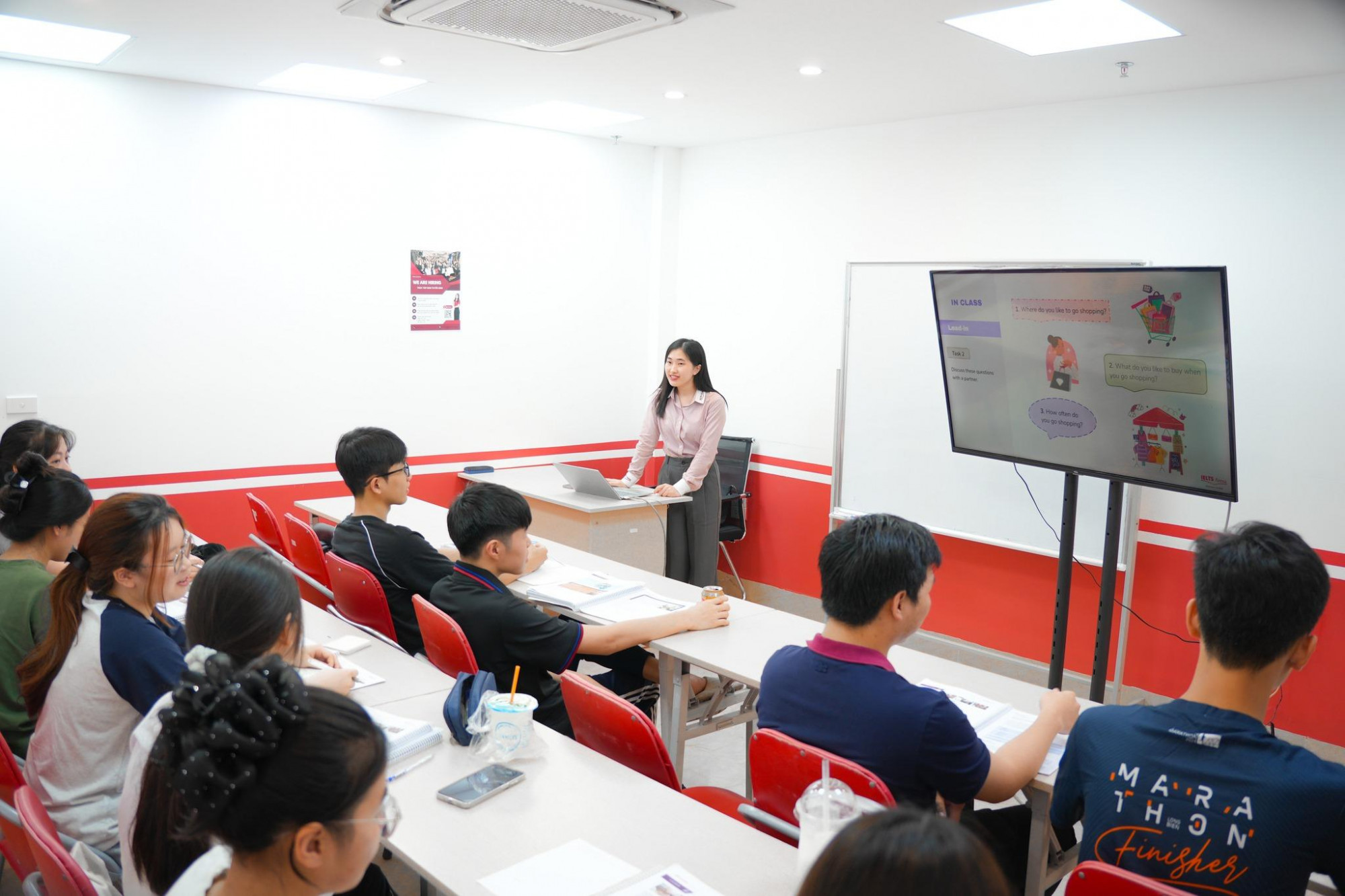 Đội ngũ giáo viên tại IELTS Arena với trình độ học thuật vững chắc cùng sự tận tình trong giảng dạy, giúp học viên bám sát lộ trình chinh phục mục tiêu Anh ngữ - Ảnh: IELTS Arena