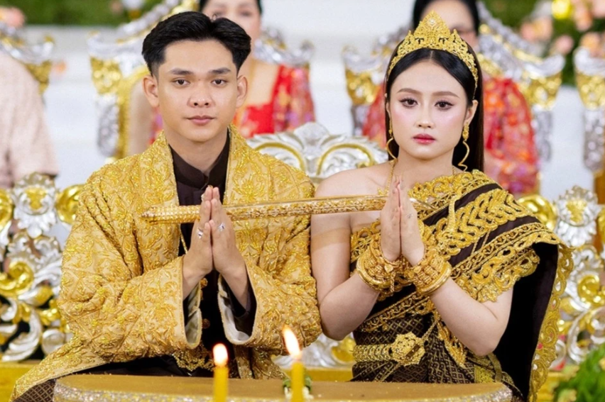 Cô dâu Nguyễn Duyên gương mặt buồn thiu trong những bức ảnh cưới được đào lại