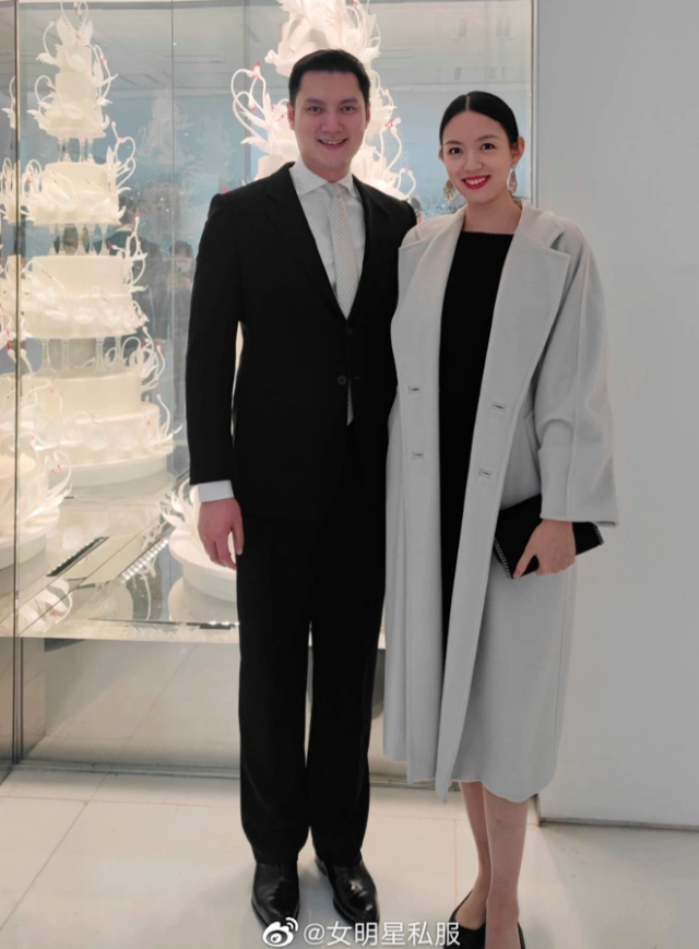 Hai vợ chồng Trương Tử Lâm hạnh phúc nắm tay nhau suốt 13 năm qua