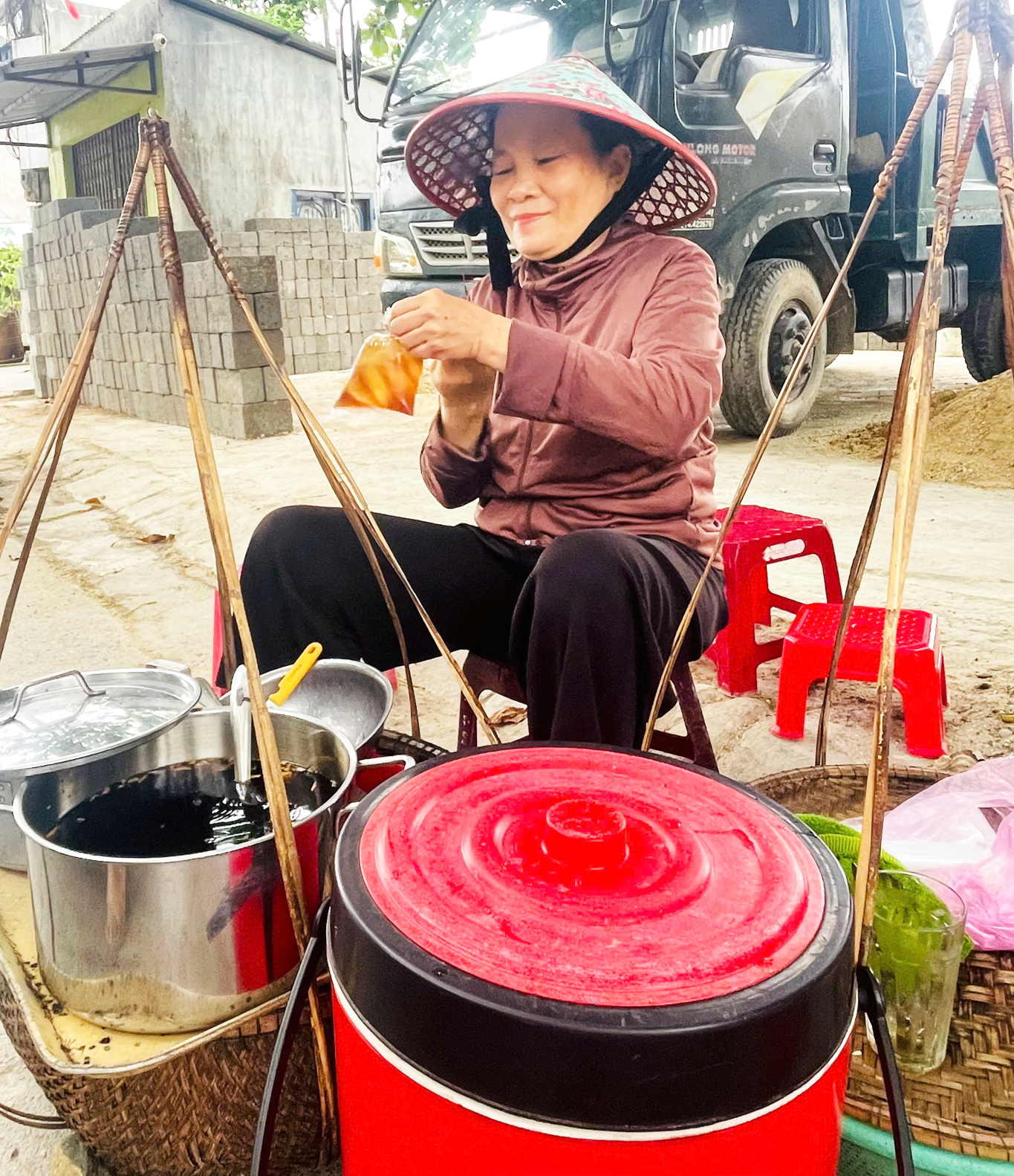 Gánh chè xu xoa của mẹ tác giả đã gần 40 năm - Ảnh do tác giả cung cấp