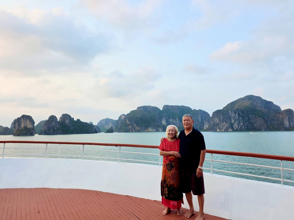 Khi yêu thương mẹ, ba cũng dạy con rể cách nâng niu con gái mình. (Ảnh do nhân vật cung cấp)