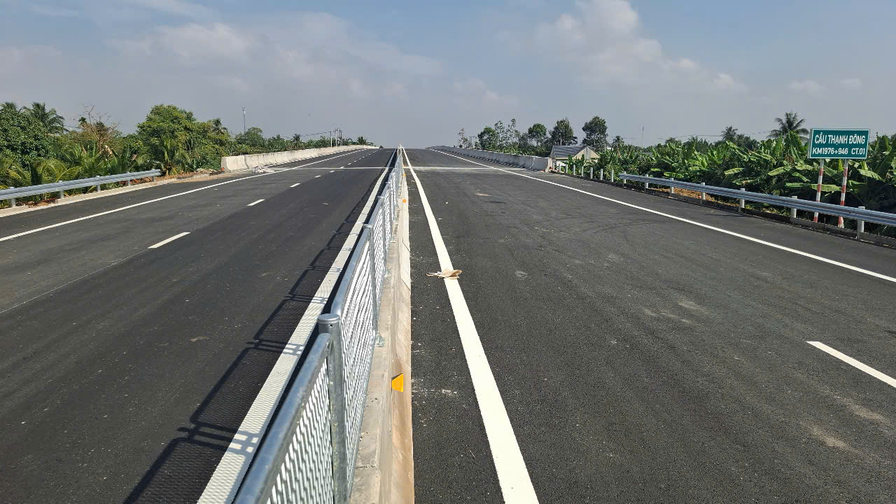Toàn tuyến cao tốc từ Cần Thơ đi Cà Mau sẽ thông suốt từ trưa nay, 29/4... Ảnh: CTV