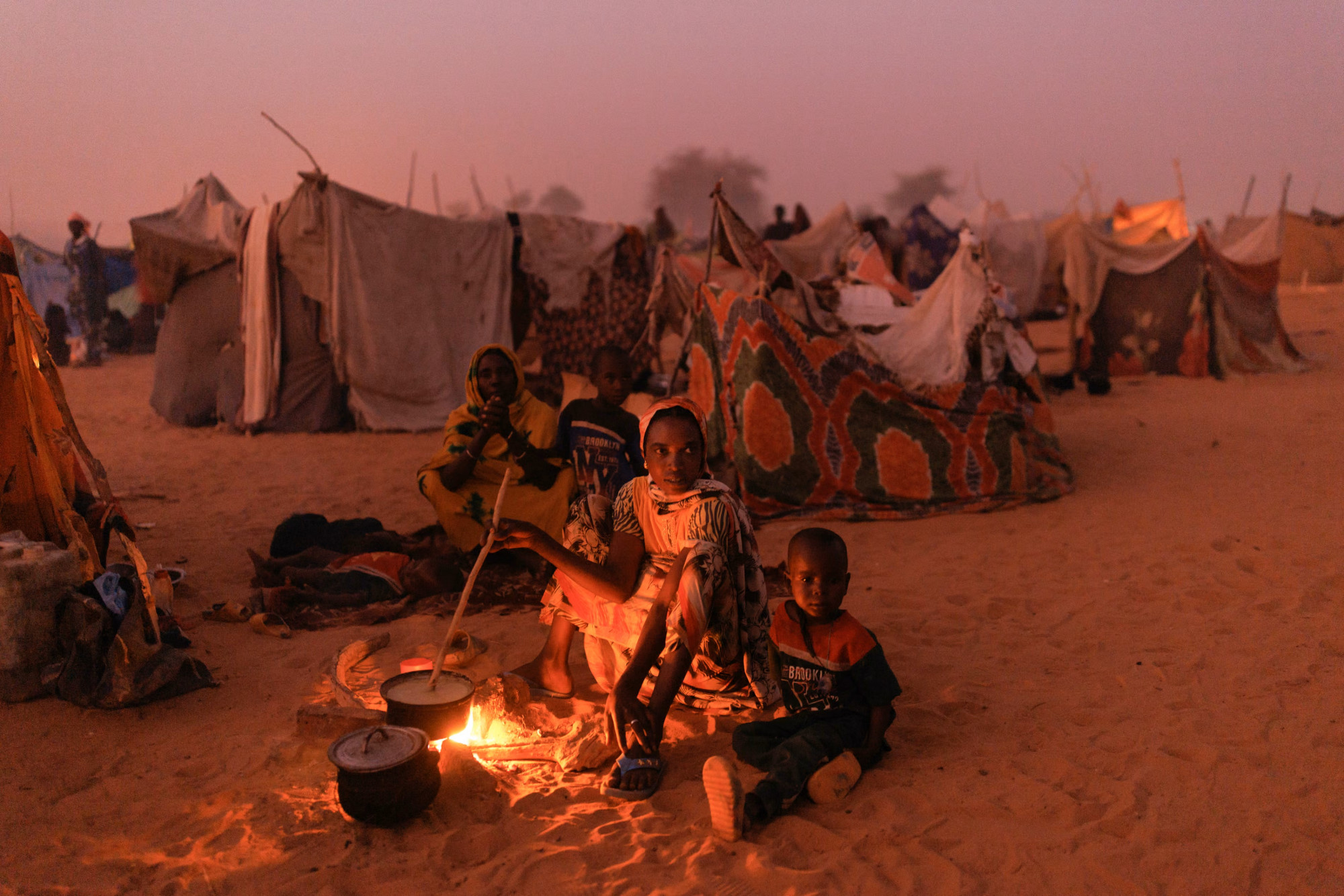 Người tị nạn ở Chad sau khi chạy trốn khỏi Sudan. Viện trợ lương thực đang mất nhiều tuần hơn để đến nơi này do eo biển Hormuz bị phong tỏa - Ảnh: Dan Kitwood/Getty Images