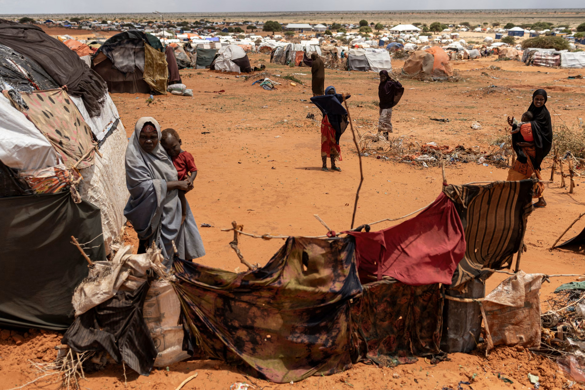 Một trại dành cho người di tản nội địa ở ngoại ô thành phố Kismayo, Somalia, vào ngày 21/4 - Ảnh: Simon Maina/AFP/Getty Images