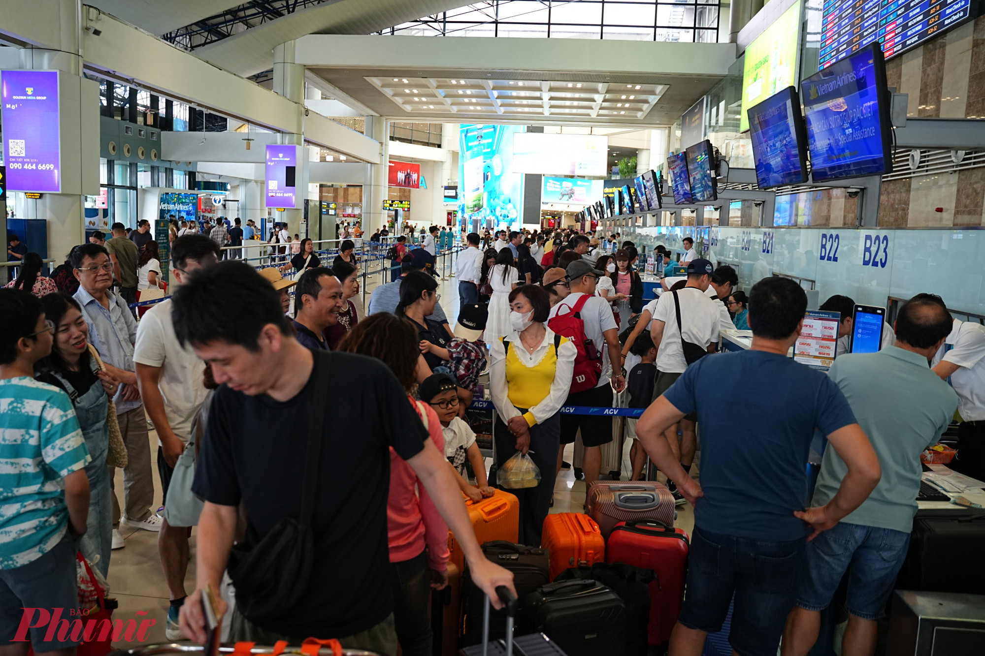 Theo kế hoạch khai thác của các hãng, Cảng HKQT Nội Bài dự báo lượng hành khách và số chuyến bay trong giai đoạn cao điểm nghỉ lễ 30/4-1/5 sẽ tăng khoảng 10-15% so với ngày thường.