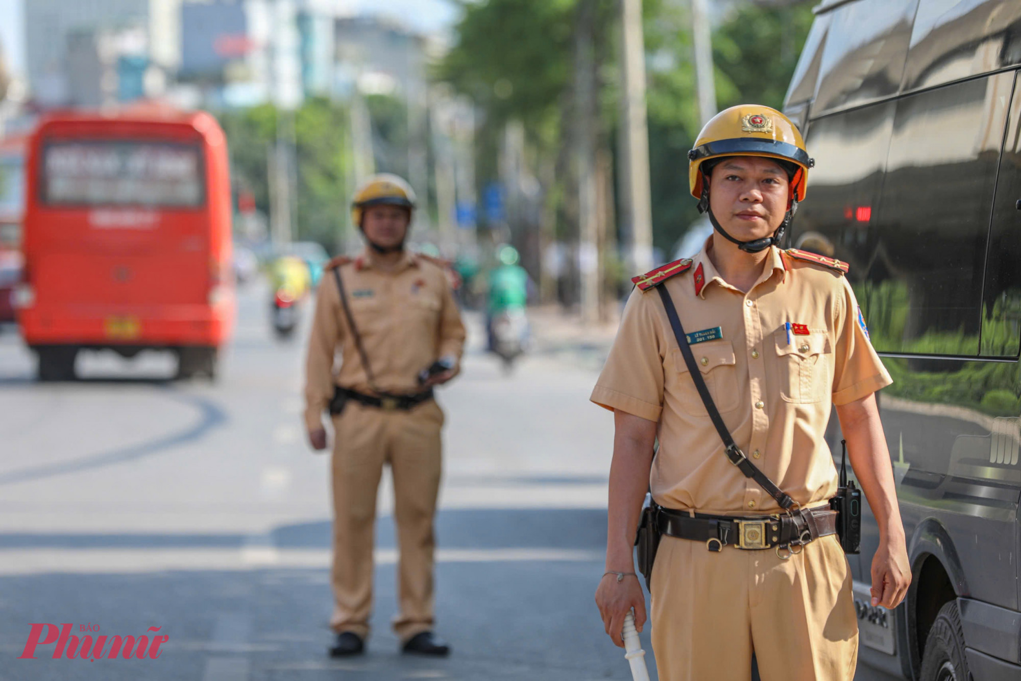 Chiều 29/4, Đội CSGT đường bộ số 6 triển khai kiểm tra toàn diện phương tiện vận tải hành khách trên tuyến Phạm Hùng. 