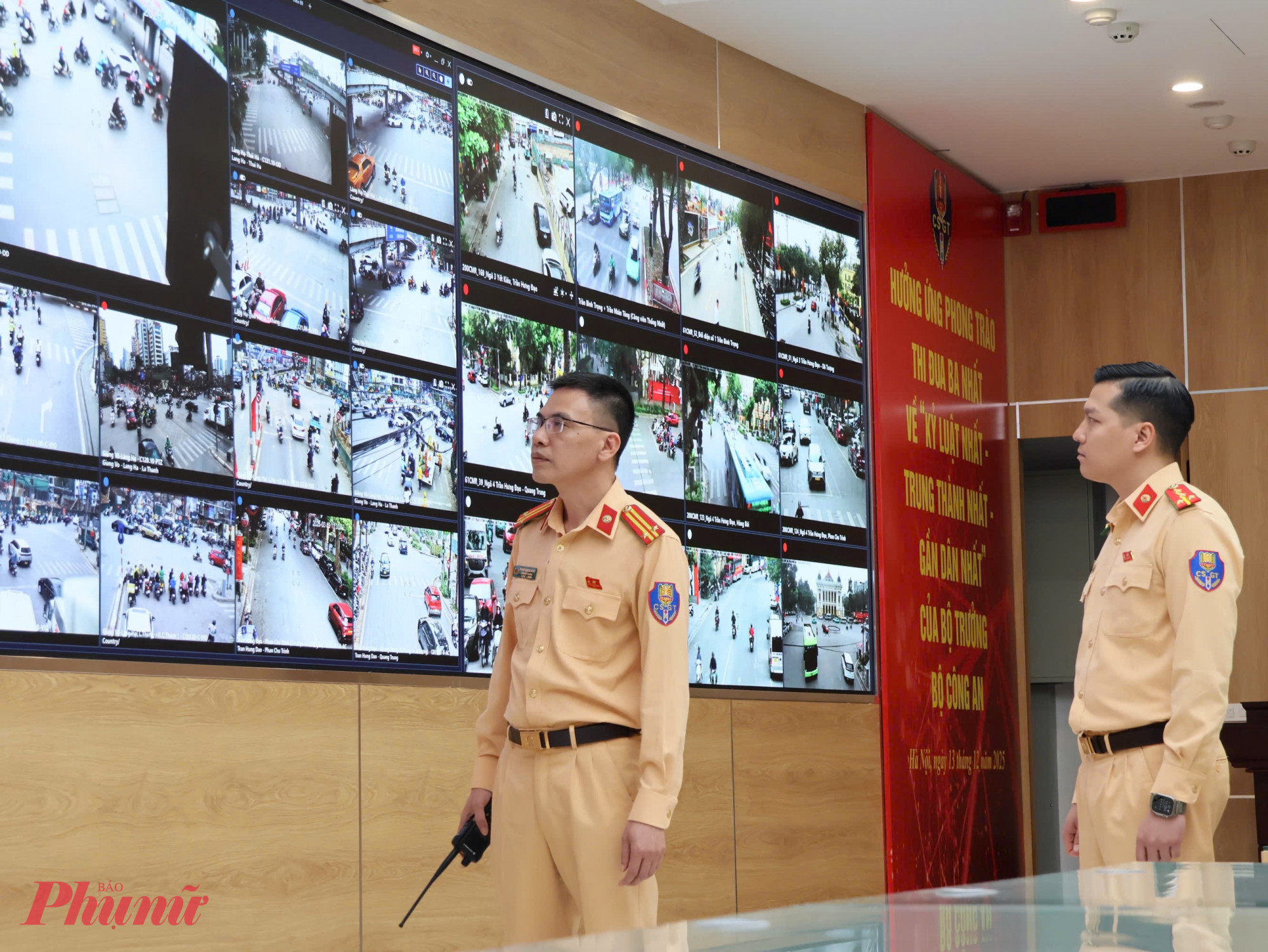 Đồng thời, đơn vị tăng cường ứng dụng công nghệ, hệ thống camera giám sát AI trong quản lý, điều hành giao thông; phối hợp chặt chẽ với các lực lượng chức năng nhằm kịp thời phát hiện, xử lý các tình huống phát sinh, bảo đảm giao thông thông suốt, an toàn phục vụ Nhân dân đi lại thuận tiện trong dịp nghỉ lễ.