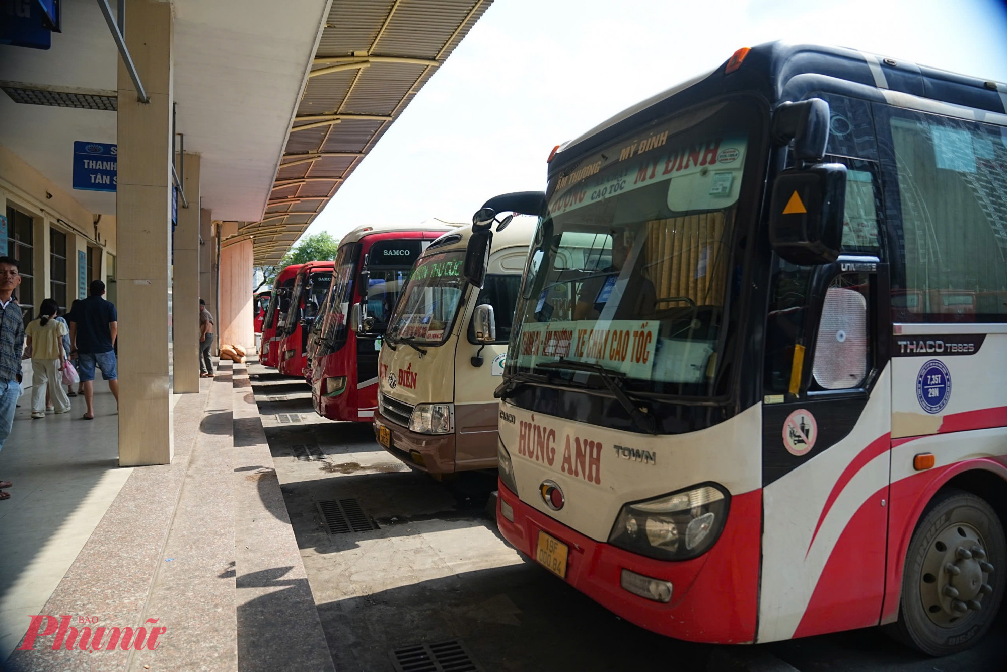 Theo ông Vương Duy Dũng, Phó Giám đốc Bến xe Mỹ Đình, dịp nghỉ lễ Giỗ Tổ Hùng Vương và 30-4, 1-5 năm nay, lưu lượng hành khách cao điểm dự kiến đạt 10.000–11.500 lượt/ngày, tăng 180 - 200% so với ngày thường; tương ứng khoảng 750–800 lượt xe/ngày. Các tuyến có lượng khách tăng cao chủ yếu đi Lào Cai, Hà Giang, Phú Thọ, Yên Bái, Điện Biên, Sơn La, Lai Châu, Quảng Ninh, Cao Bằng; một số thời điểm có thể tăng đột biến cục bộ theo giờ xuất bến.