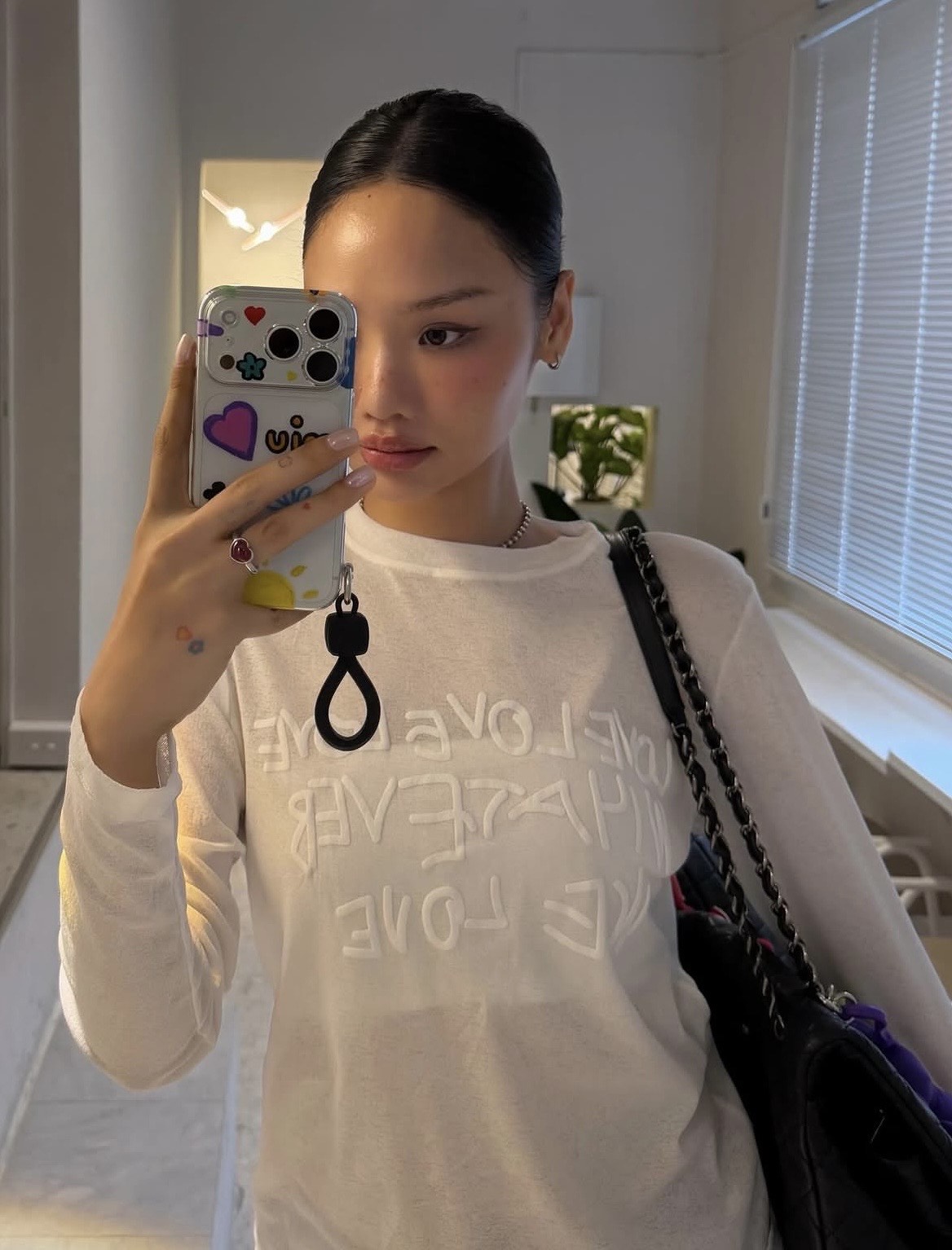 Miu Lê thay đổi phong cách thời trang và trang điểm sau khi trở về vẻ đẹp tự nhiên - Ảnh: Instagram Miu Lê