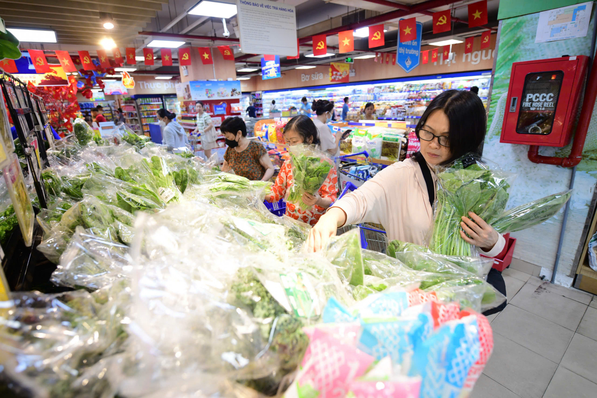 Co.opmart tăng cường rau củ tươi ngon được ưa chuộng trong những ngày chuẩn bị cho dịp lễ