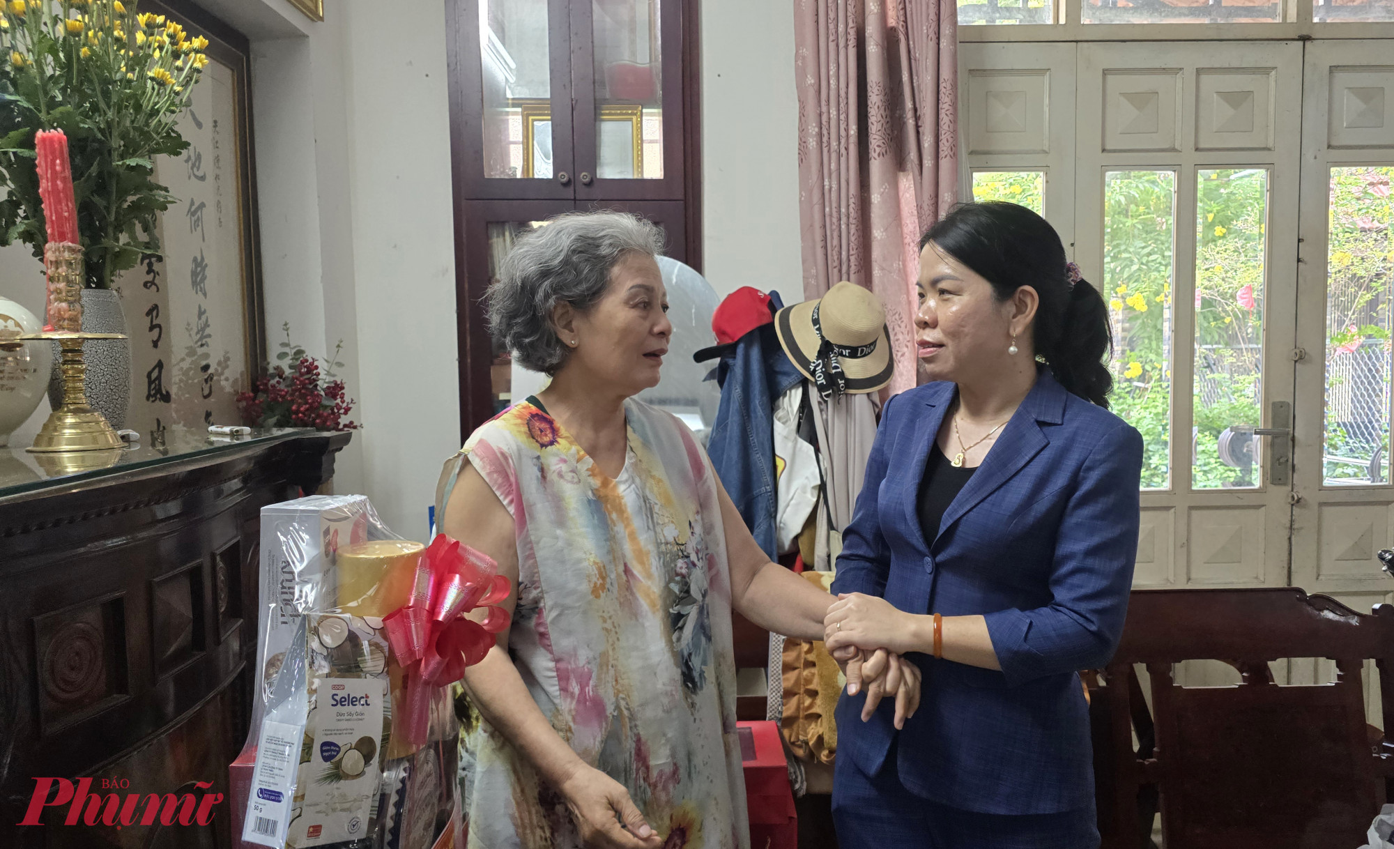 Bà Nguyễn Thị Thanh Xuân - Chủ tịch Hội LHPN TPHCM - đến thăm gia đình Nhân sĩ Nguyễn Thị Trang (tự Vân Trang) - nguyên Ủy viên UBND Cách mạng khu Sài Gòn Gia Định; Phó Tổng Thư ký Liên minh các Lực lượng Dân tộc, Dân chủ và Hòa bình Việt Nam khu Sài Gòn - Gia Định. Bà được nhớ đến như một người phụ nữ tài năng, nhân hậu, đại diện cho tầng lớp trí thức Sài Gòn kiên cường theo đuổi lý tưởng dân tộc.