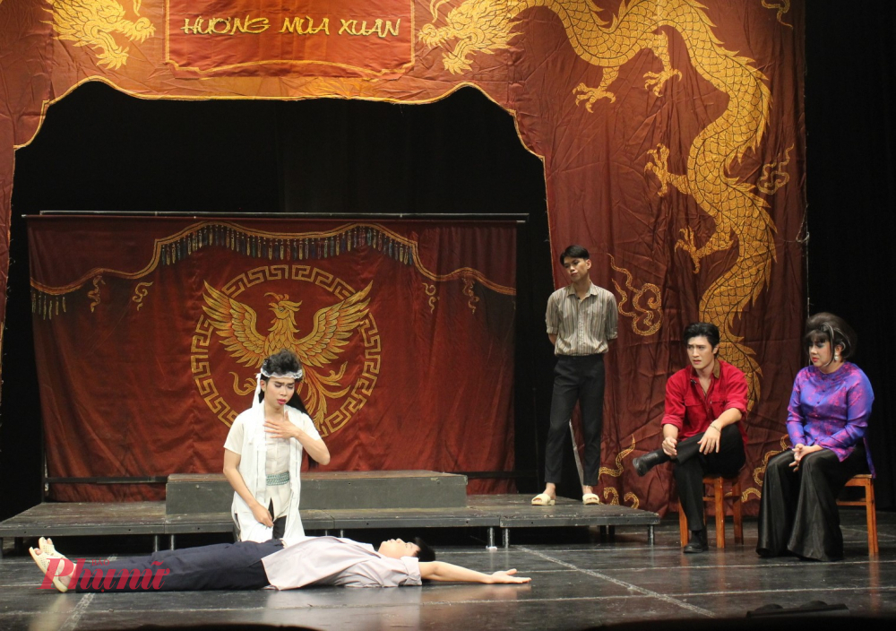 Gánh hát về khuya có sự góp mặt của các diễn viên trẻ