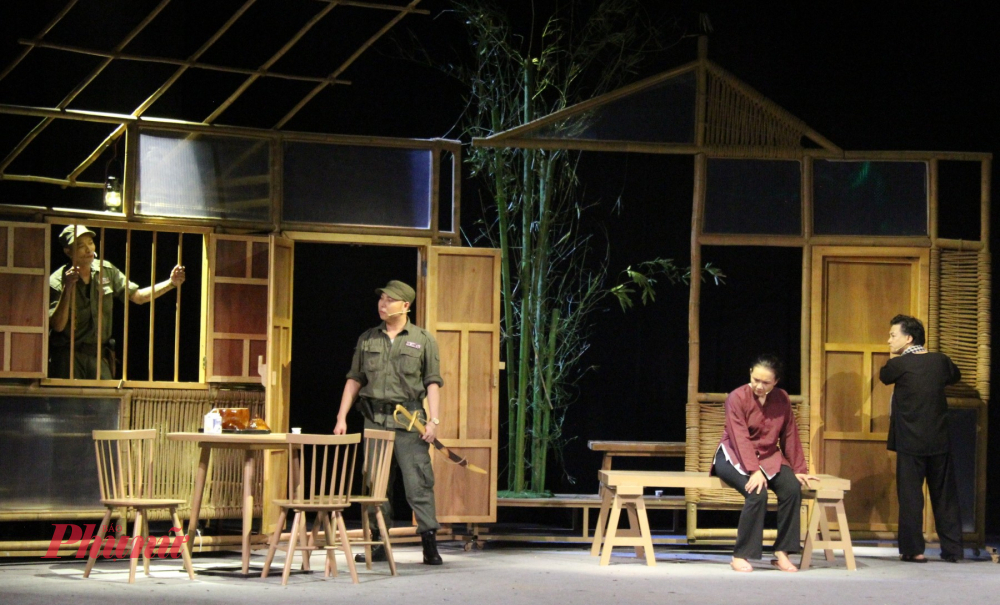 4 nhân vật chủ chốt: thiếu tá Vĩnh Hường - Hoàng Phi, trung úy Hiếu - Hoàng Tấn, bà Tư - Việt Hà, ông Tư - Quốc Thịnh