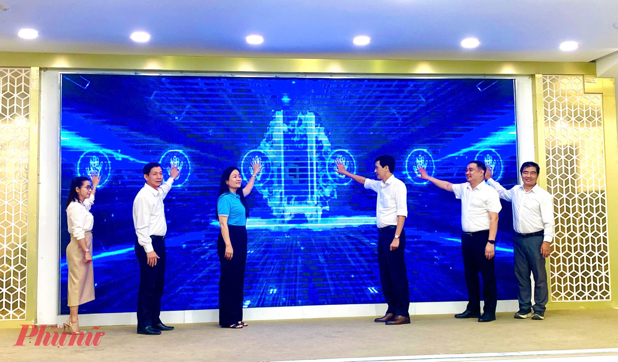 Bấm nút phát động Cuộc thi “Phụ nữ khởi nghiệp – Hành trình chuyển đổi số” 2026