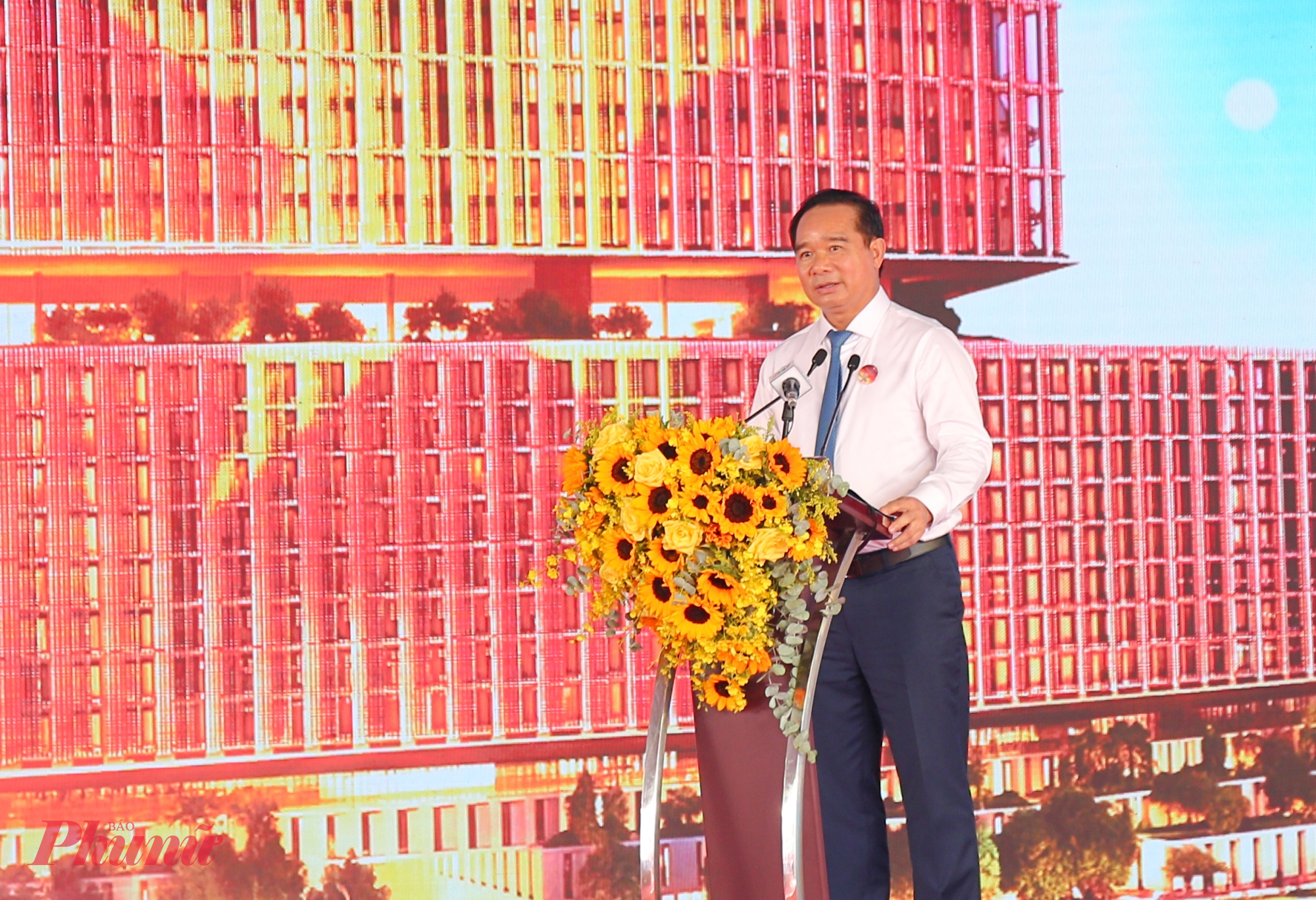 Chủ tịch UBND TPHCM Nguyễn Văn Được phát biểu tại lễ khởi công - Ảnh: Nguyễn Văn