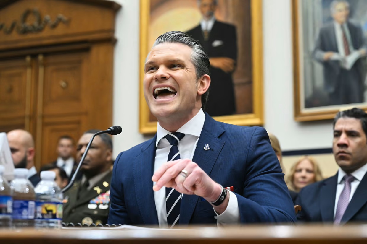 Bộ trưởng Chiến tranh Mỹ Pete Hegseth điều trần trước Ủy ban Quân sự Hạ viện Mỹ tại Đồi Capitol hôm 29/4 - Ảnh: Saul Loeb/Getty Images