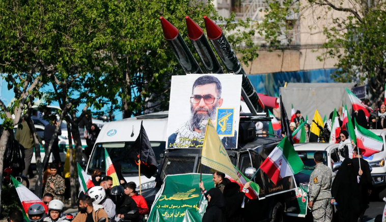 Phụ nữ tham gia cuộc tuần hành ủng hộ chính phủ nhân Ngày Quân đội Quốc gia tại Tehran, Iran, ngày 17 tháng 4 năm 2026. (Ảnh AA)