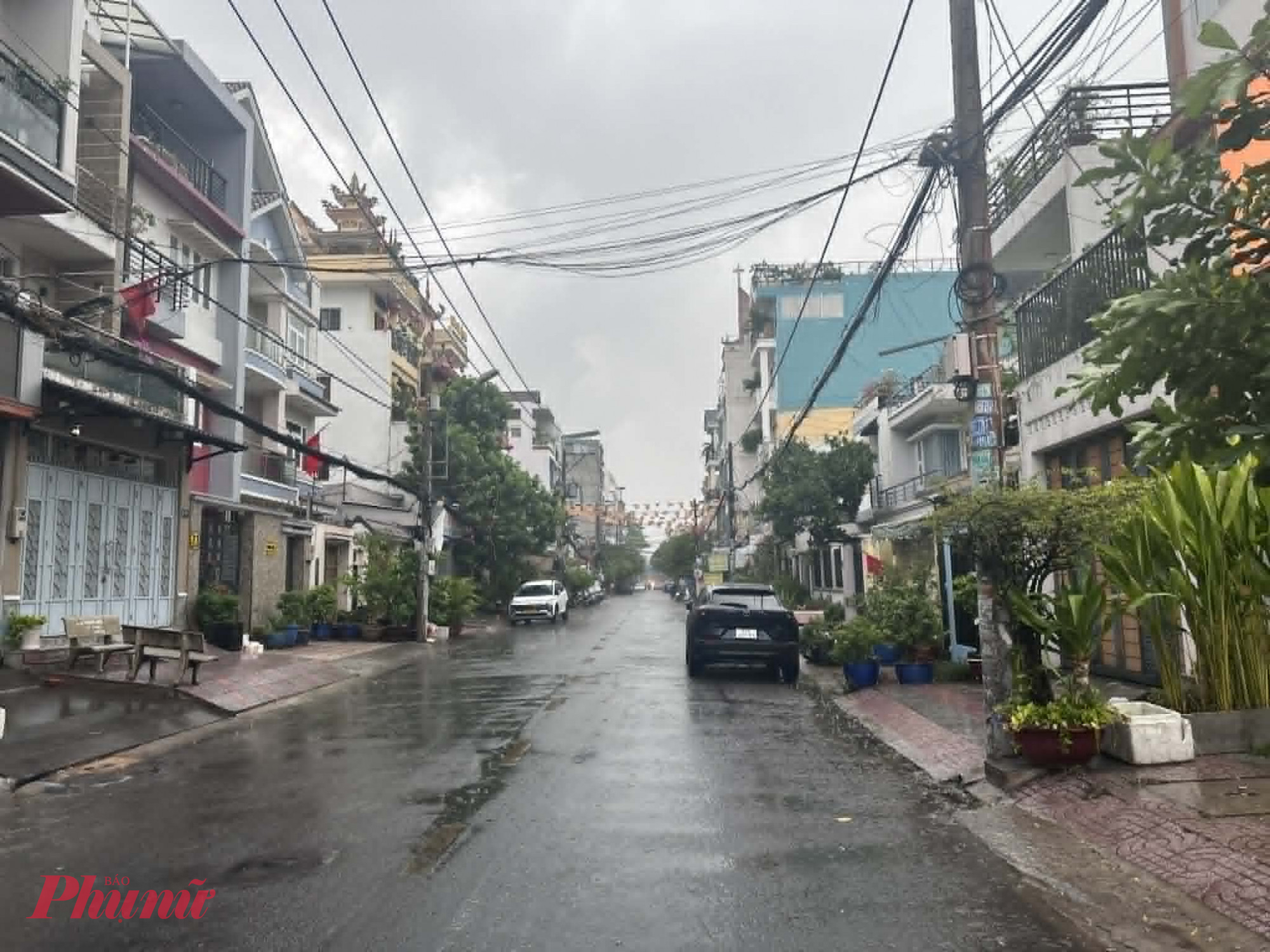 Mưa lớn tại phường Tân Hưng (quận 7 cũ) - Ảnh: Sang Nguyễn