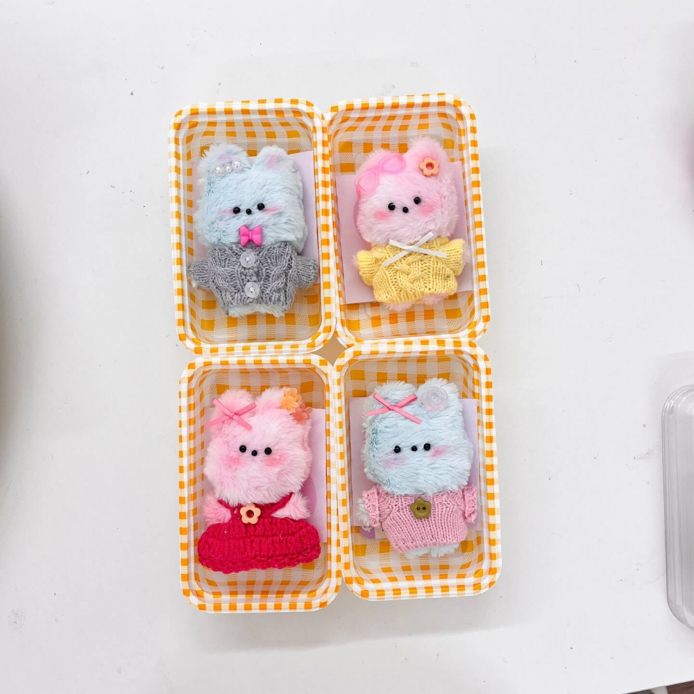 Một workshop mới toanh vô cùng độc đáo mà các bạn có thể tham khảo cho dịp lễ sắp tới là làm gấu bông thơm tại Hoi Hoi project (114B Trần Quang Khải, phường Đa Kao). Đây là một mô hình workshop đến từ Hàn Quốc cung cấp cho bạn đầy đủ dụng cụ để làm ra một chiếc gấu bông mini cực kỳ đáng yêu. Hoi Hoi project còn chuẩn bị sẵn phụ kiện, quần áo và đồ make up, giúp bé gấu bông của bạn thêm phần độc đáo. Đừng quên ghé thăm các gian làm nến thơm hay ốp lưng tại Hoi Hoi project để ngày nghỉ của bạn trở nên ngọt ngào và vui tươi hơn nhé!