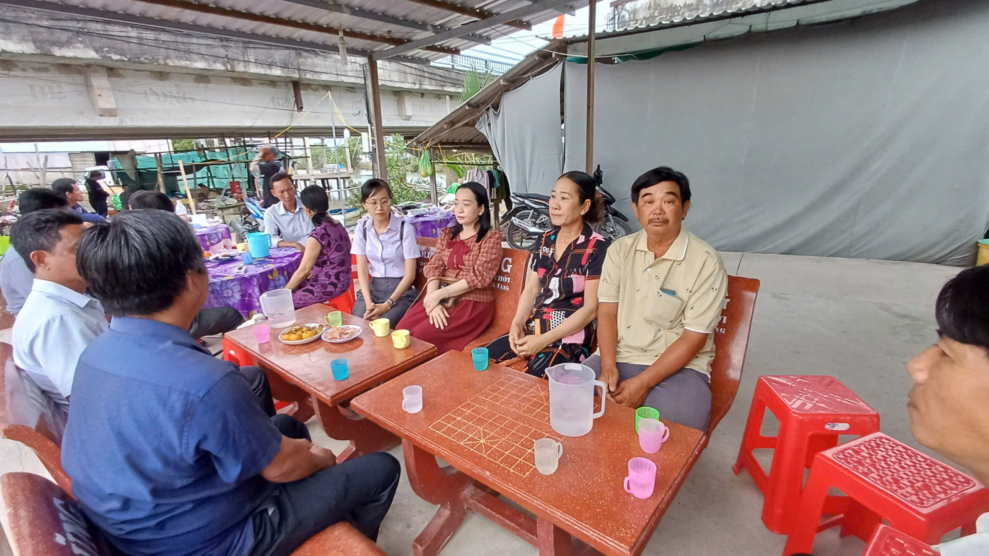 tối 4/5, đoàn công tác của UBND xã Năm Căn, tỉnh Cà Mau đã đến thăm hỏi, động viên gia đình bà Ninh Thị Mười Sáu