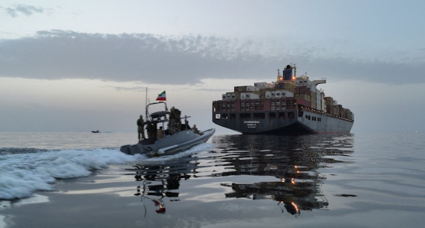Căng thẳng tại eo biển Hormuz ngày càng leo thang