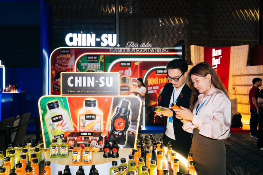 Cổ đông tham quan trải nghiệm các gian hàng sản phẩm của Masan Consumer - Ảnh: MSN