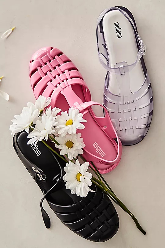 Giày nhựa Melissa Jelly Fisherman. Hãy diện đôi giày nhựa dẻo đầy màu sắc cùng với quần short và áo thun cơ bản “hành quân” trên mọi góc phố cùng bạn bè. 