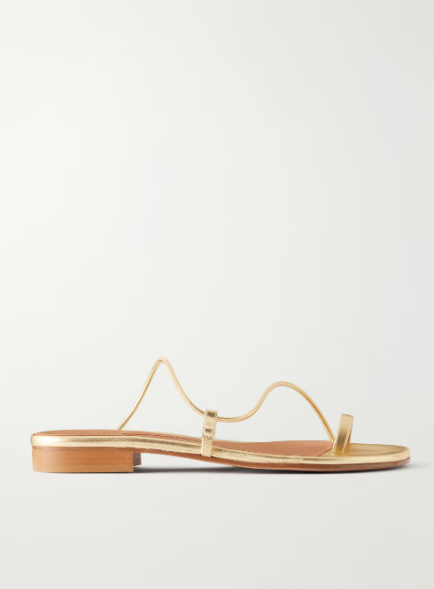 Sandal da Emme Parsons Susan có dây mảnh mai nhẹ nhàng ôm bàn chân và xỏ ngón chân cái. Được thiết kế tối giản nên giày dễ phối cùng quần jeans ống đứng, quần short hoặc đầm maxi, váy hai dây. 